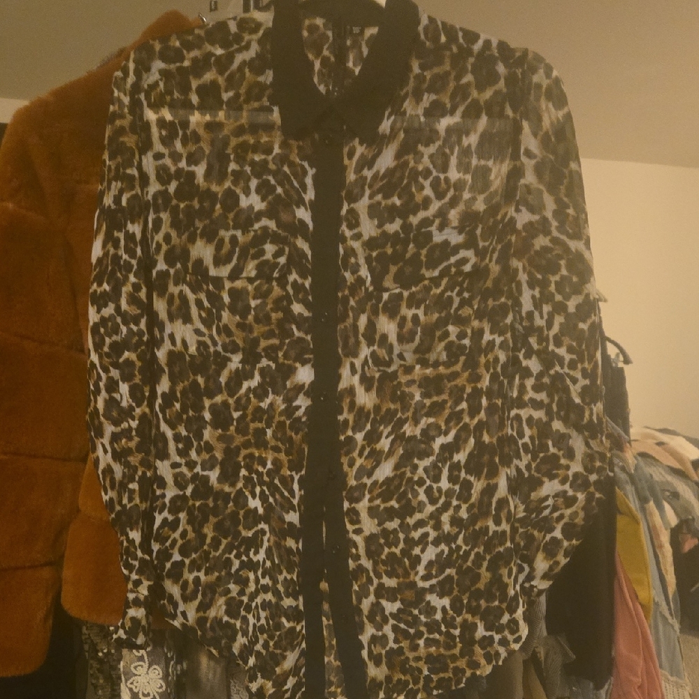 Stylish Leopard Print Blouse with Black Accents